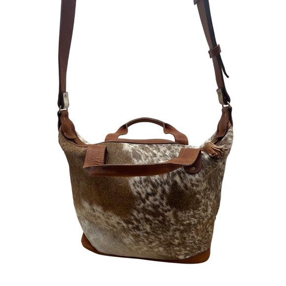 Puro Utz Pin Pin Cowhide & Leather Adjustable Strap Zippered Pocket Bucket Bag - Picture 7 of 13